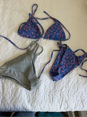 SHEIN Blue Floral Triangle Bikini Top with Pink Flowers XS and Grey Bottom S